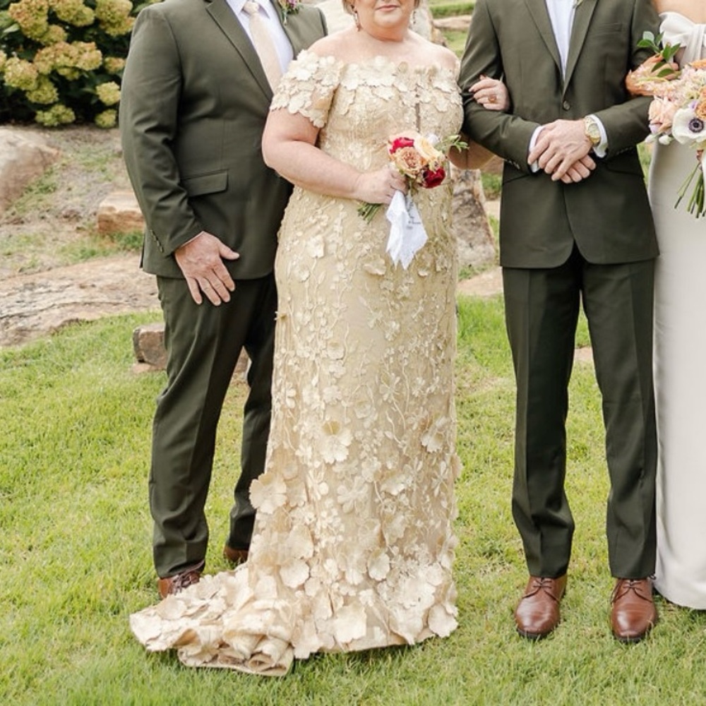 Chic Off-Shoulder Floral Wedding Gown - Picture 3 of 4